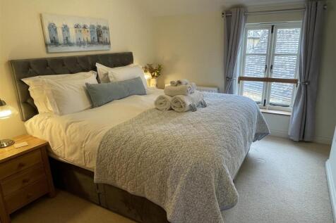 Bedroom 1.JPG