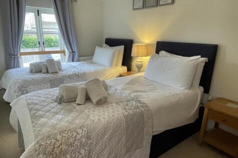 Bedroom 2.JPG