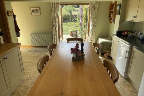 Dining Area.JPG