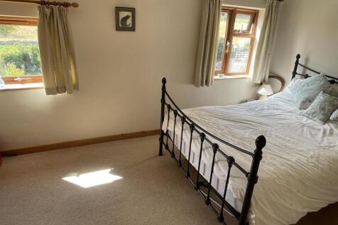 Bedroom 2.JPG