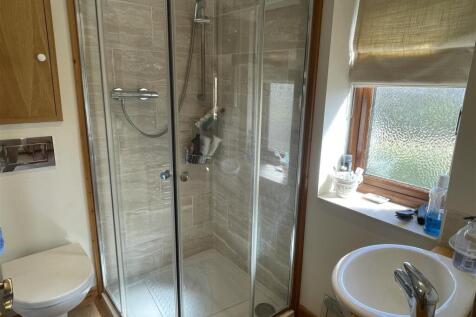 En Suite Shower Room.JPG