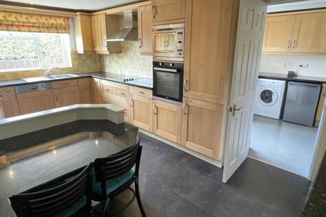 kitchen - breakfast area.JPG