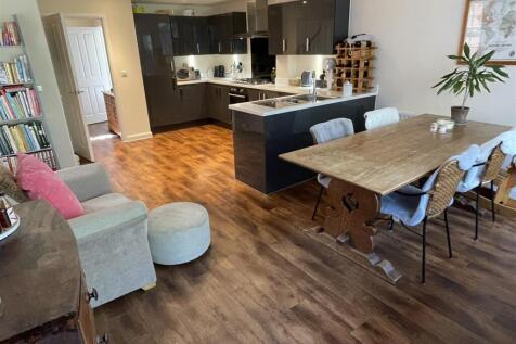 Sitting Room to Kitchen.JPG