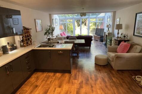 Kitchen to Sitting Room.JPG