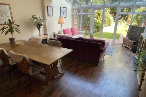 Dining Area.JPG