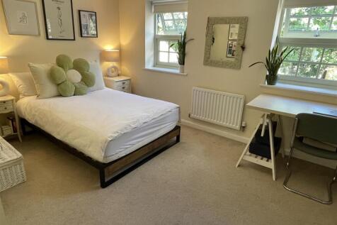 Bedroom 2.JPG