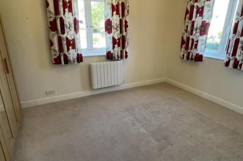 Bedroom 1.JPG
