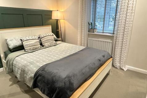 bedroom 1.JPG