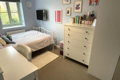 bedroom 2.JPG