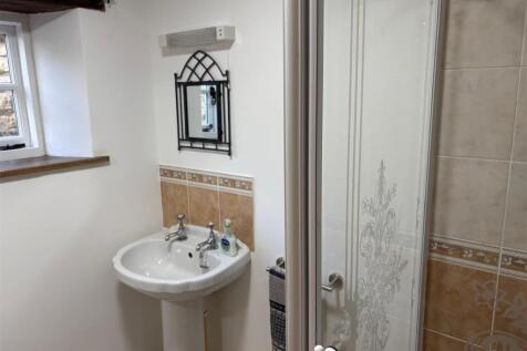 Cloakroom/Shower Room