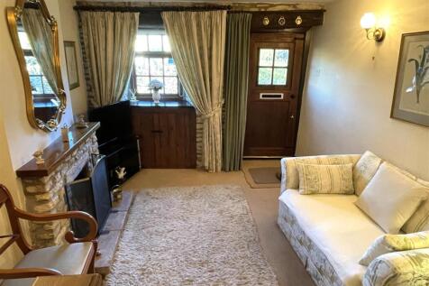 sititng room alt.JPG