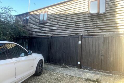 Garage and parking.JPG