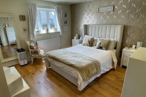 Bedroom 1.JPG