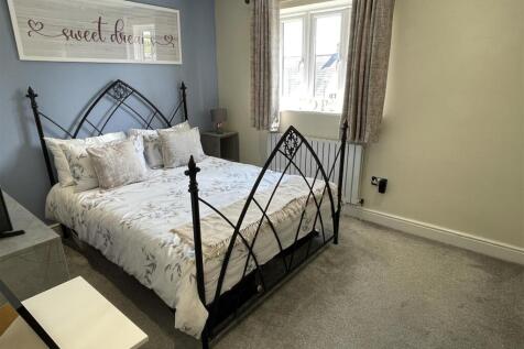 Bedroom 2.JPG