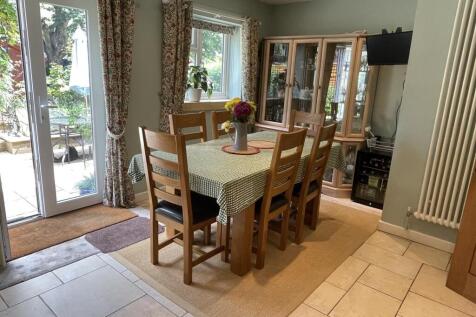 Dining Area.JPG