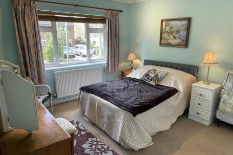 Bedroom 1.JPG