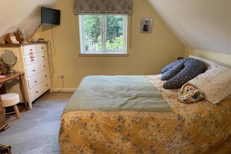 Bedroom 2.JPG