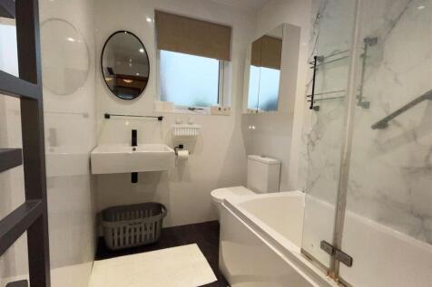 Bathroom.JPG