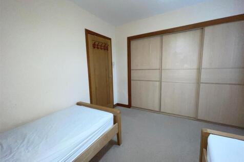 Bed 1.JPG