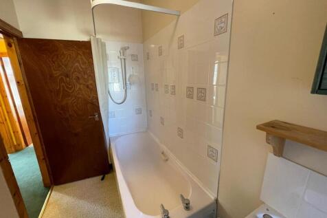 Bathroom (1).jpg