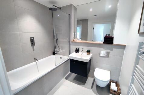 10_bathroom.jpg