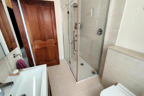 09_bathroom.jpg