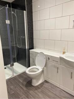 04Bathroom.jpg