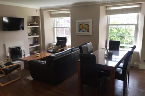 Lounge 1.JPG