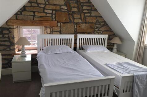 Bedroom 1 - 1.JPG