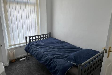 Bedroom 1.jpg