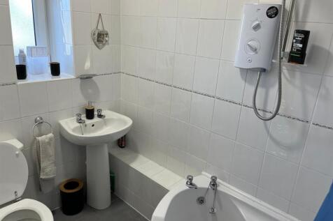 Bathroom 1.jpg