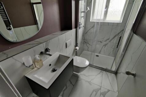 03_bathroom.jpg