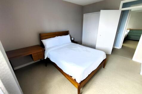 10_bedroom2.jpg
