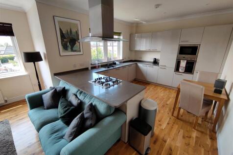 04_loungetokitchen.jpg