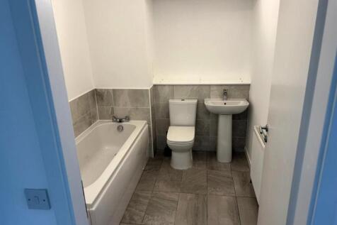 10_bathroom.jpg
