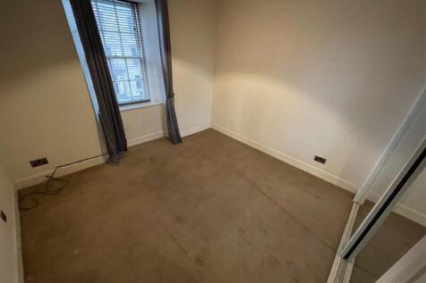 Bedroom 1.JPG