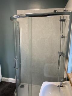 shower room downstairs.JPG