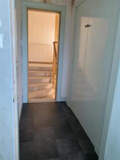 upper hallway.JPG