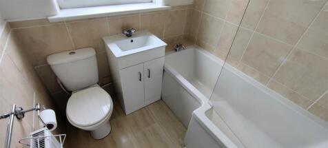 06-bathroom.jpg