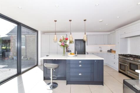 Kitchen/ Breakfast Room