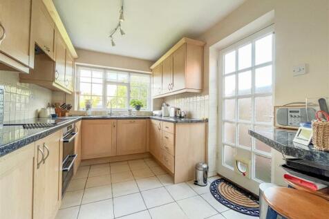 kitchen 2.jpg