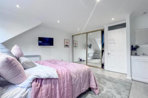 bed 1 image 2.jpg