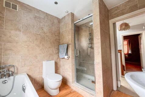 bathroom 2.jpg