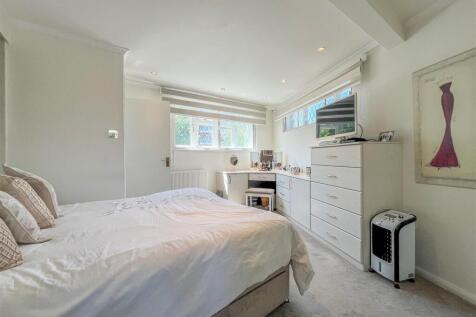 bed 1 image 2.jpg