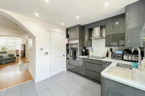 kitchen 2.jpg