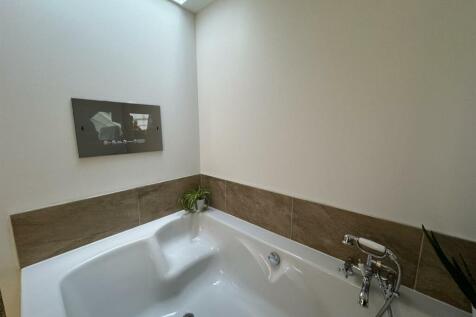 tv over bath.jpg