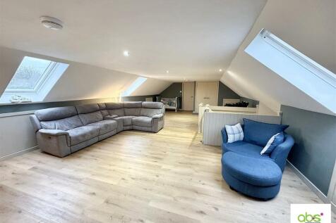 Upper Floor Family Room
