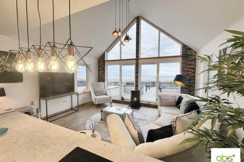 Open plan Lounge and Kitchen