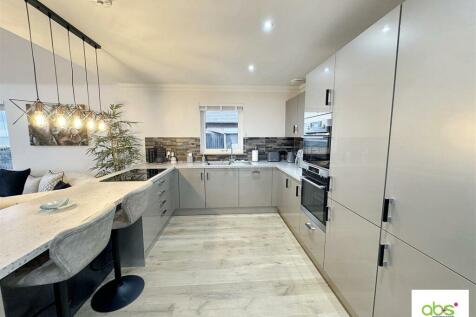Open plan Lounge and Kitchen