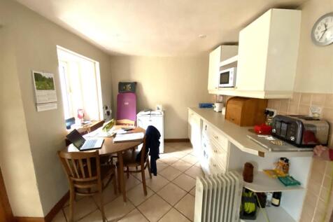 dining area of kit.JPG